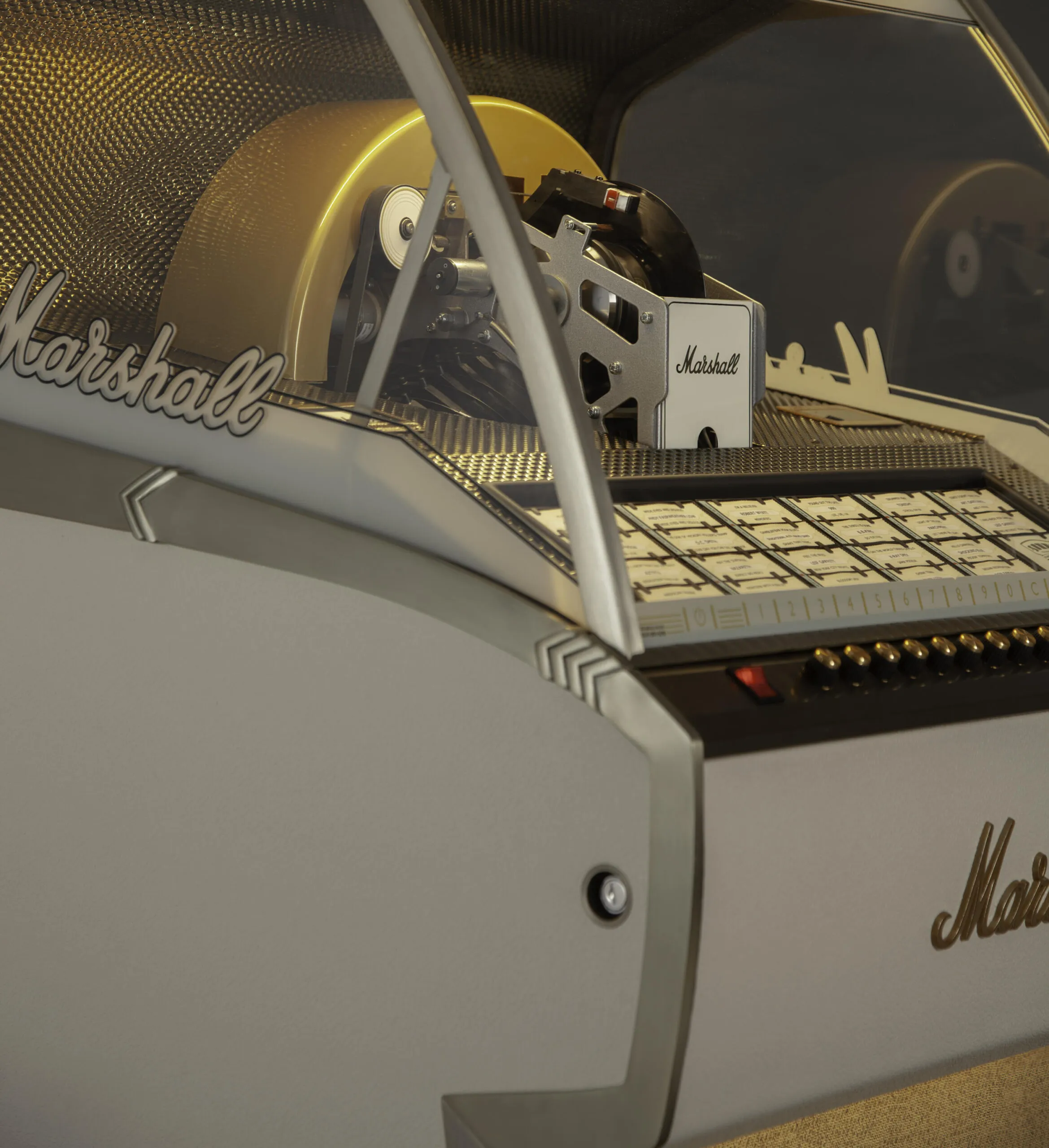 Marshall_vinyl_jukebox_cream_close1