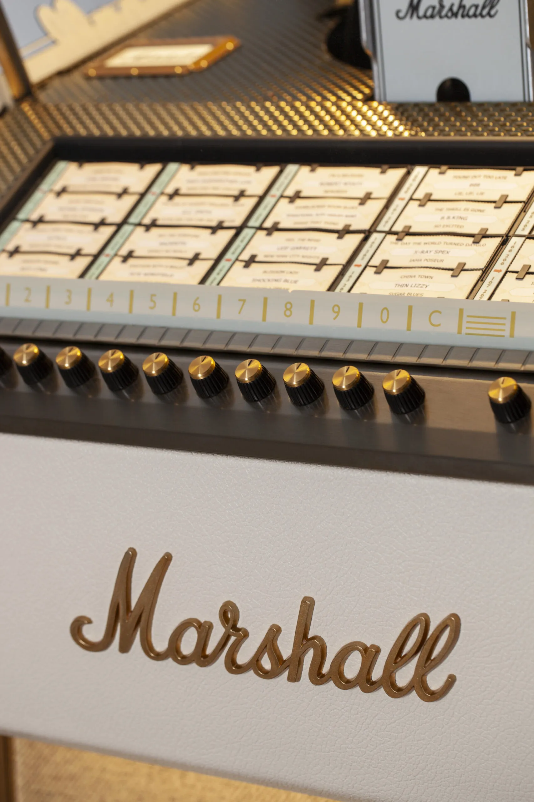 Marshall_vinyl_jukebox_cream_close7